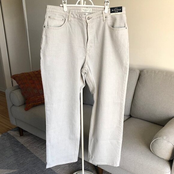 Abercrombie & Fitch High Rise Jeans in Light Gray - Picture 5 of 8